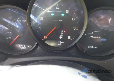 2018 Porsche Macan Sport Edition z USA, uszkodzony, nr VIN WP1AA2A59JLB23012